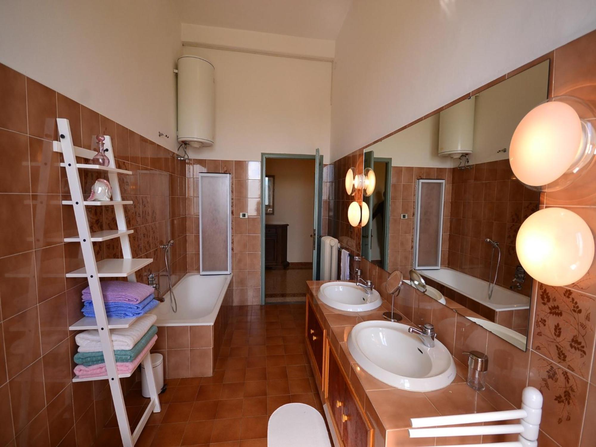Lovely Holiday Home In Montefiridolfi With Hill View Экстерьер фото