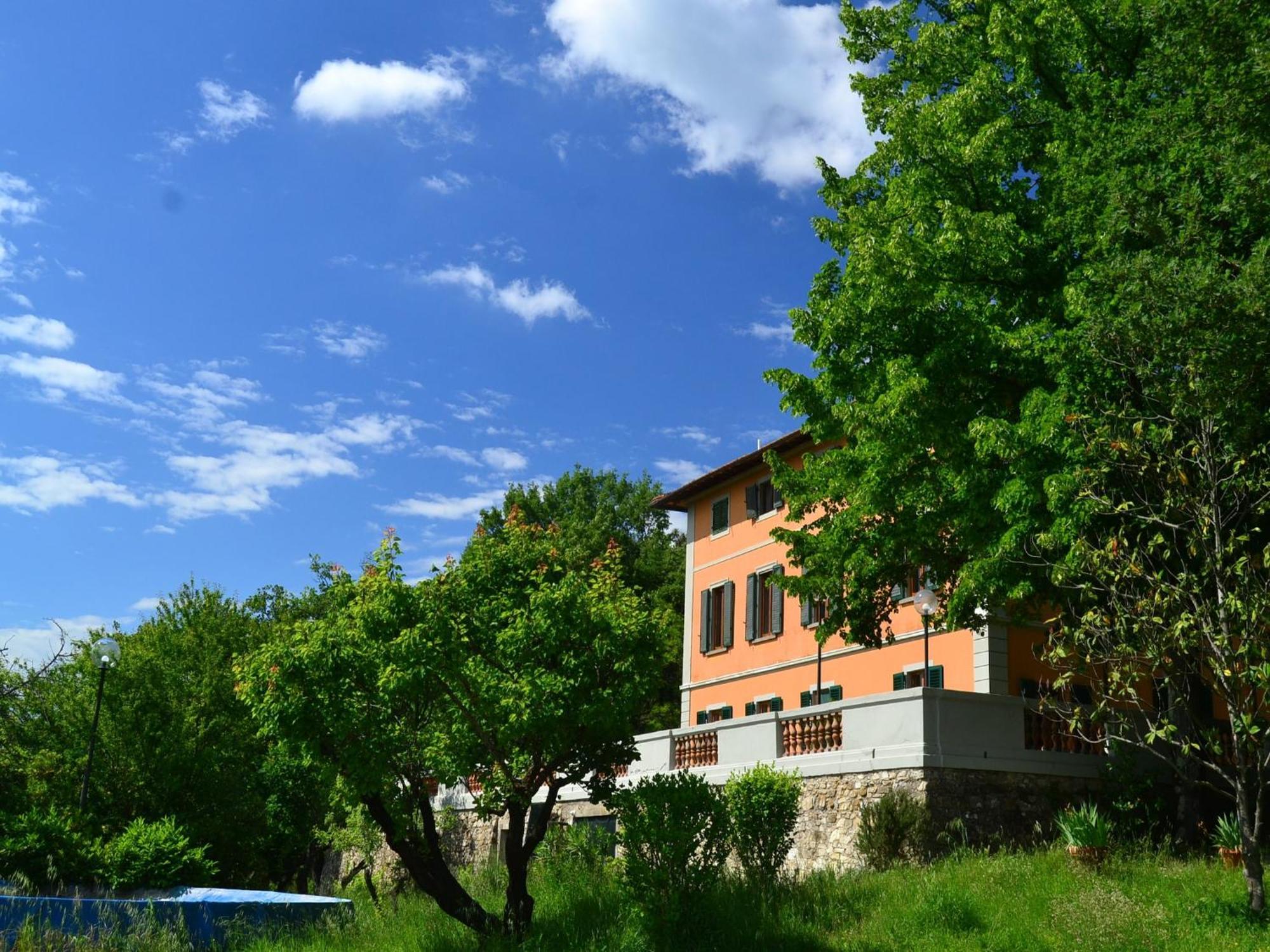 Lovely Holiday Home In Montefiridolfi With Hill View Экстерьер фото