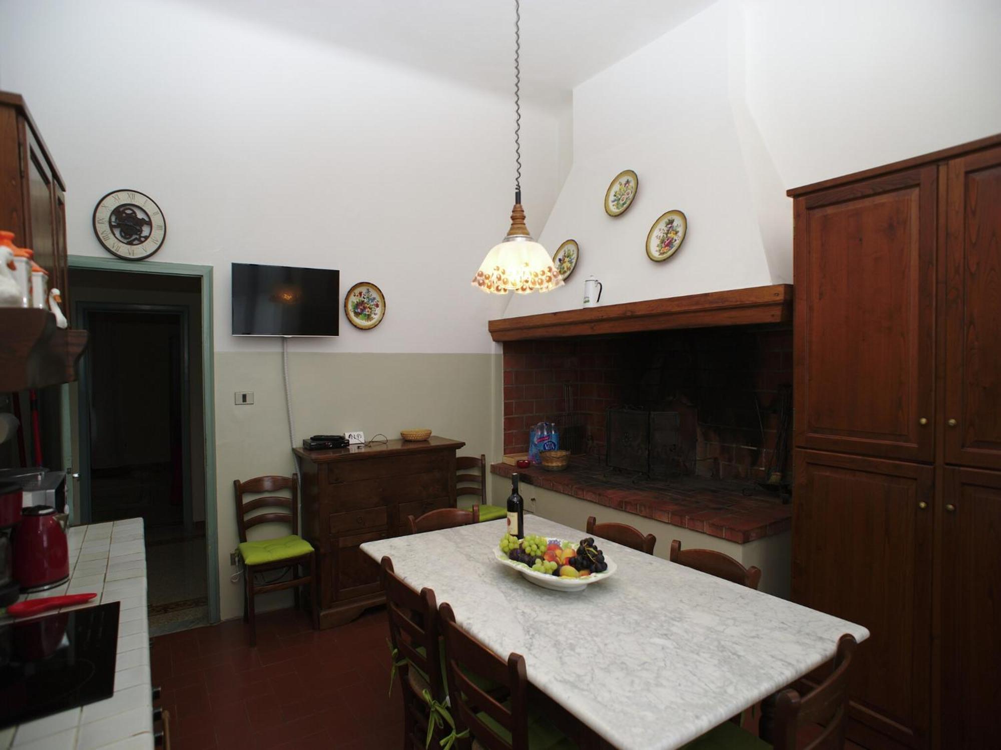 Lovely Holiday Home In Montefiridolfi With Hill View Экстерьер фото