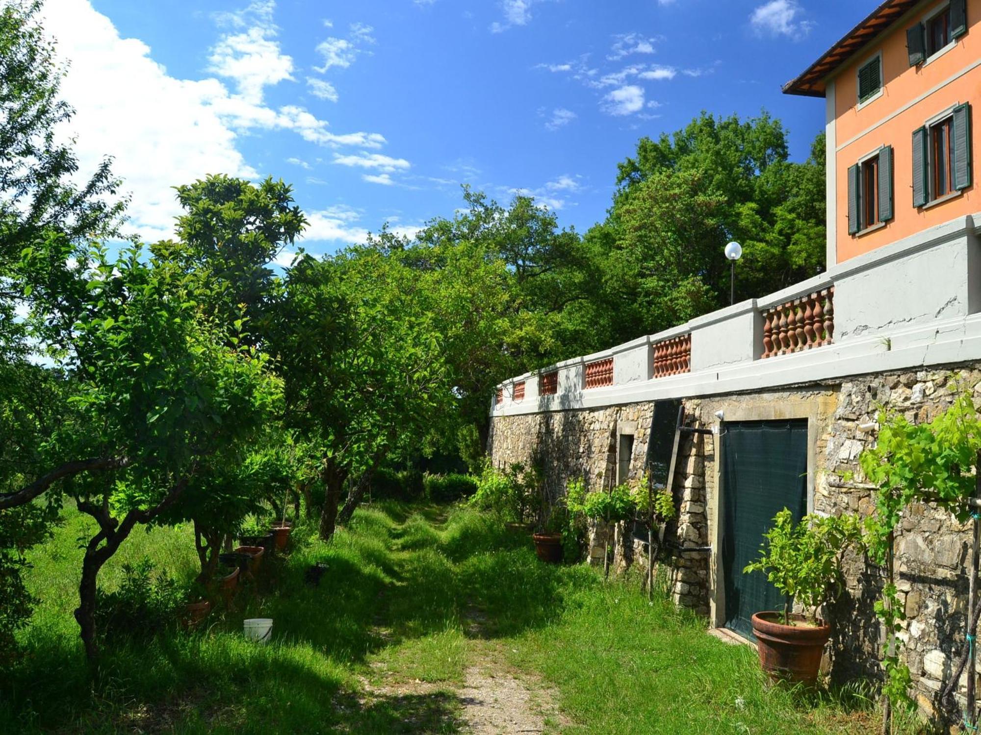 Lovely Holiday Home In Montefiridolfi With Hill View Экстерьер фото